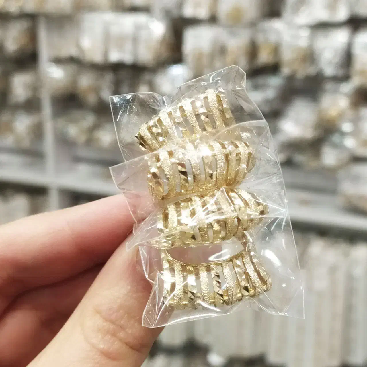 پخش انبوه انگشتر های طلاروس کیفیت تضمین|بدلیجات|ساوه, |دیوار