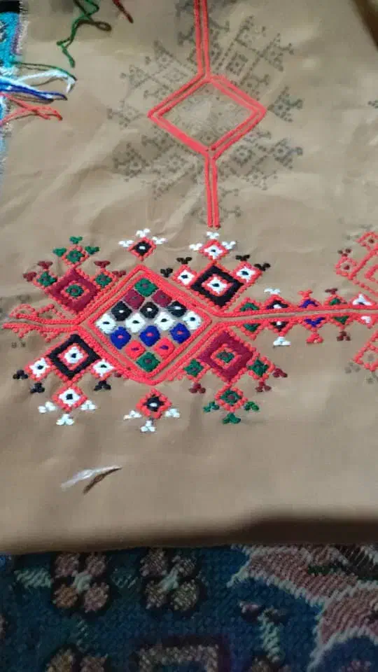 دوچگرگروهی ایم|لباس|سراوان, |دیوار