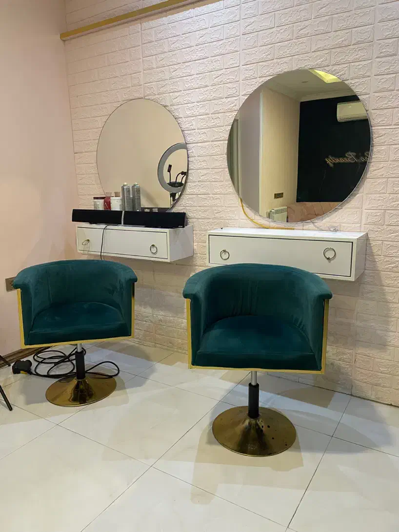صندلی ارایشگاه کوتاهی|آرایشگاه و سالن‌های زیبایی|رشت, دیلمان|دیوار