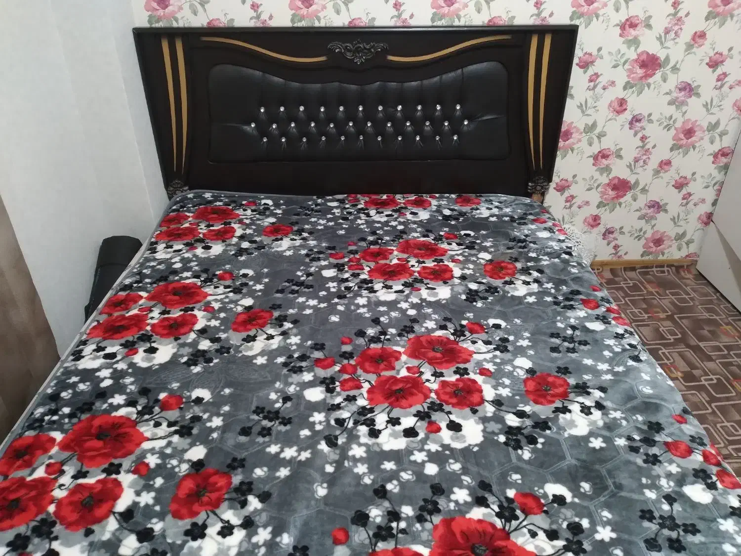 تخت خواب دونفره بدون تشک|تخت و سرویس خواب|لنگرود, |دیوار