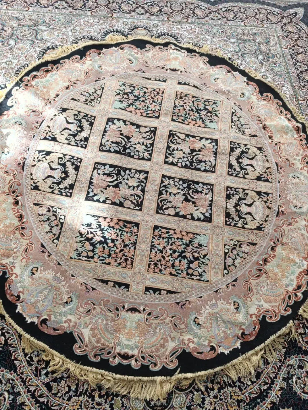 قالی گرد|فرش|بروجن, |دیوار