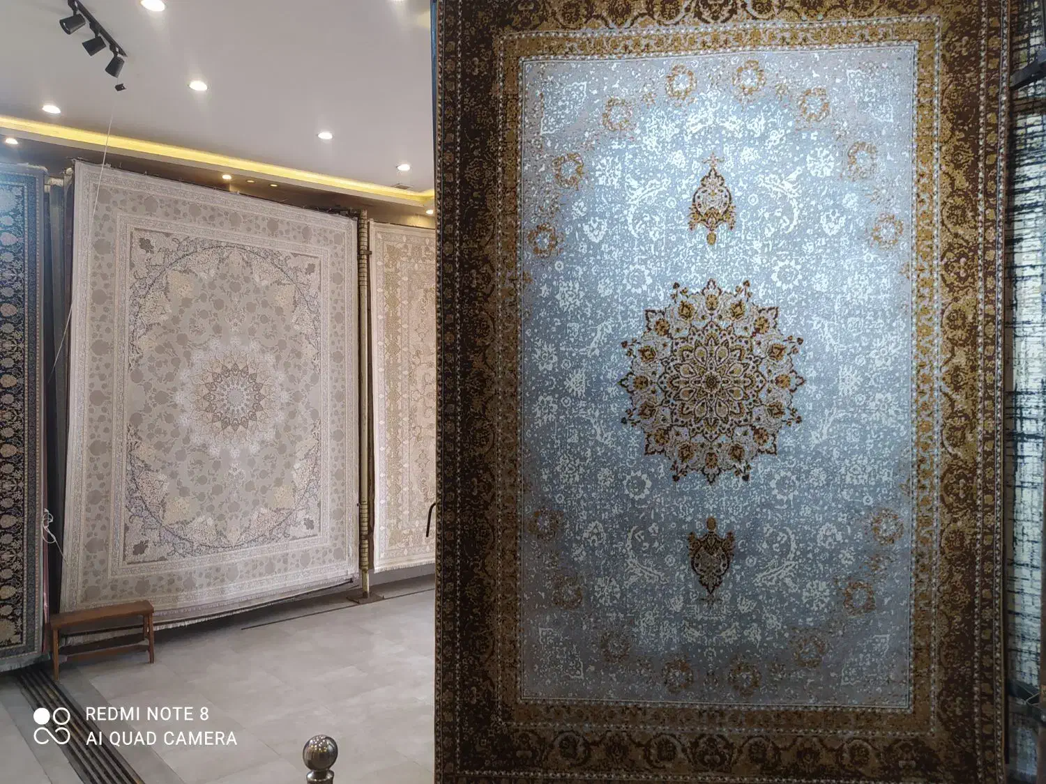 تعدادی فرش استوک به دلیل تعقییرشغل|فرش|شیراز, فرهنگیان|دیوار