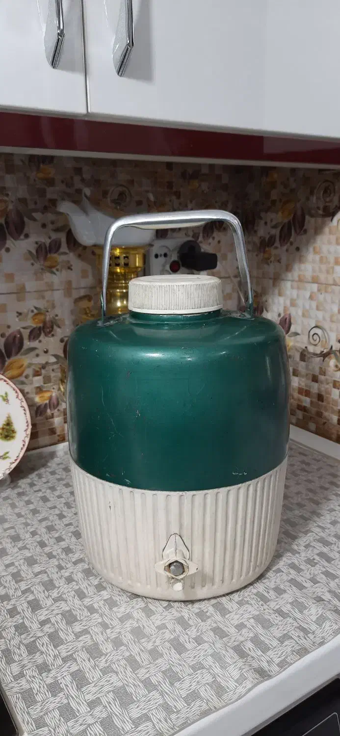 کلمن قدیمی سالم|ظروف نگهدارنده، پلاستیکی، یک‌بارمصرف|مشکین‌دشت, |دیوار