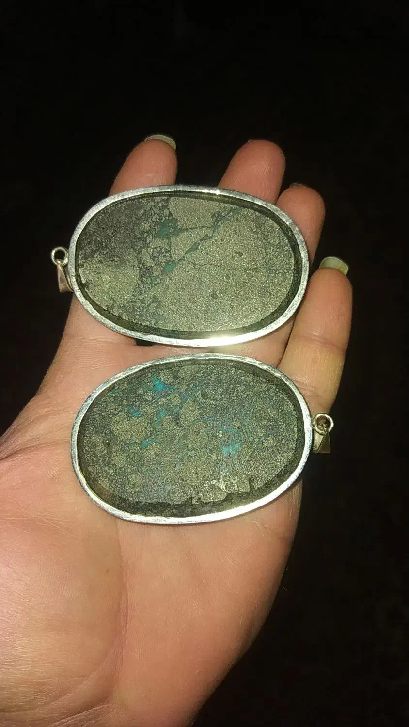 گردنبند فیروزه|کلکسیون اشیاء عتیقه|گچی, |دیوار