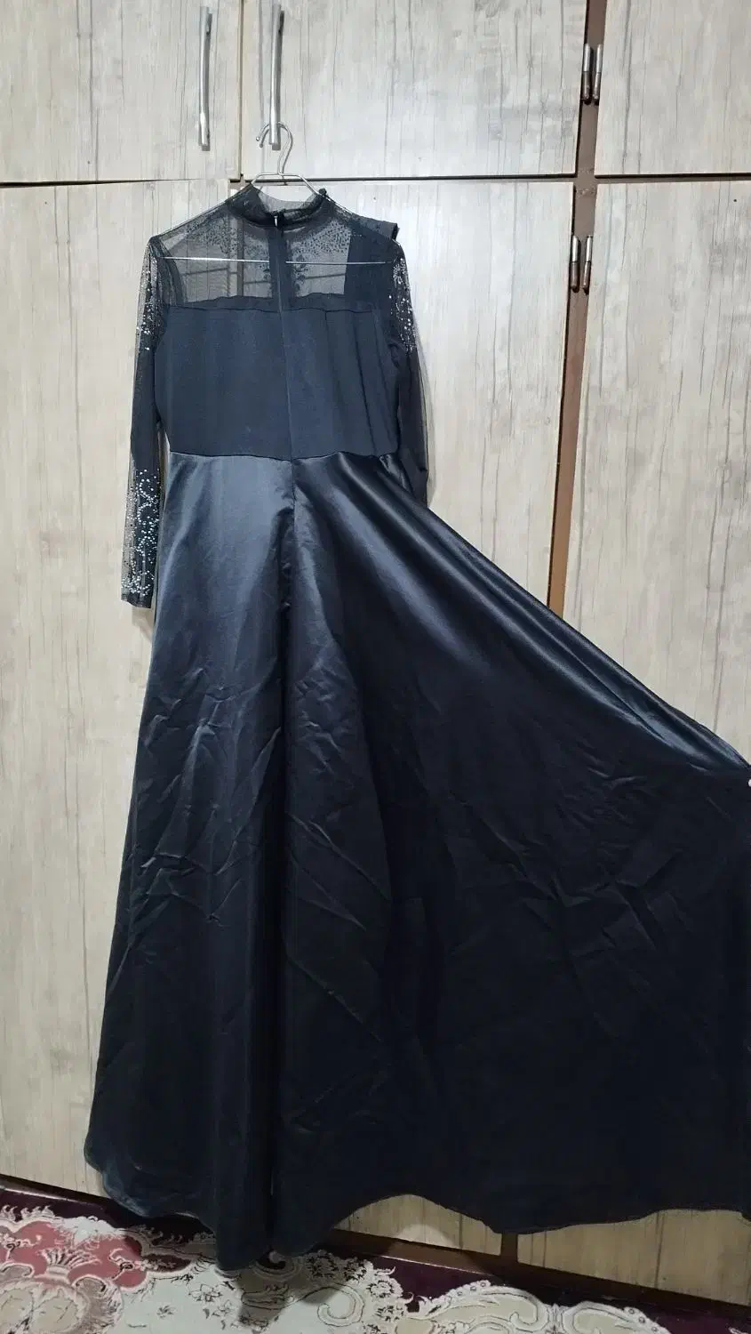 لباس مجلسی نو|لباس|صدرا-فارس, فاز ۱|دیوار