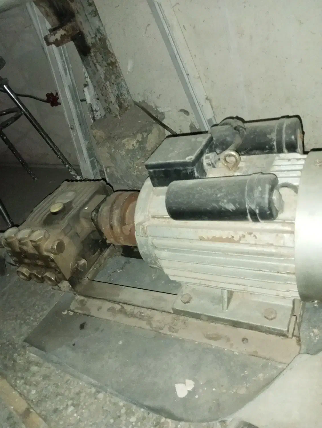 ک ا ر وا ش|لوازم نظافت|تربتحیدریه, رباط سفلی|دیوار