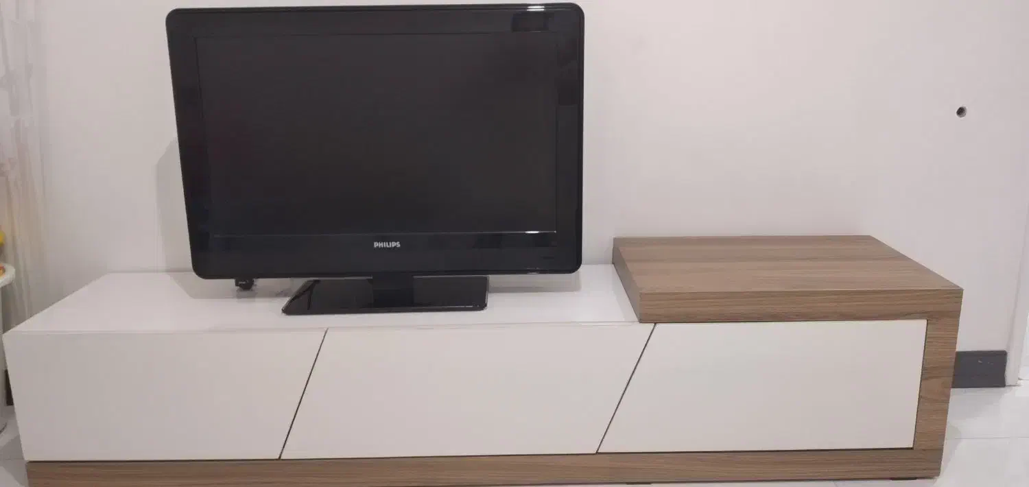 تلویزیون ومیز|تلویزیون و پروژکتور|شاهینشهر, مخابرات (شهید بهشتی)|دیوار