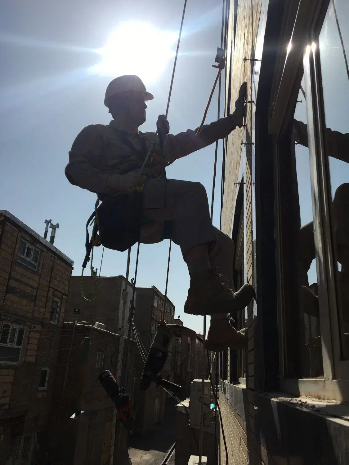 راپل کاری/کار در ارتفاع/پیچ روپلاک نما/شستشوی نما|خدمات پیشه و مهارت|تبریز, |دیوار