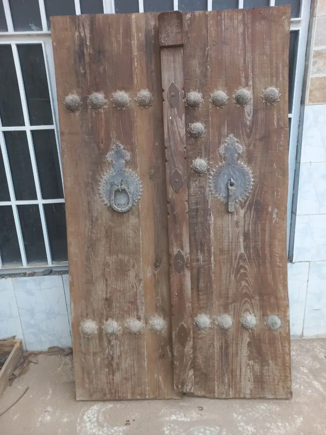 درب چوبی قدیمی|کلکسیون اشیاء عتیقه|کاشان, امیرکبیر|دیوار