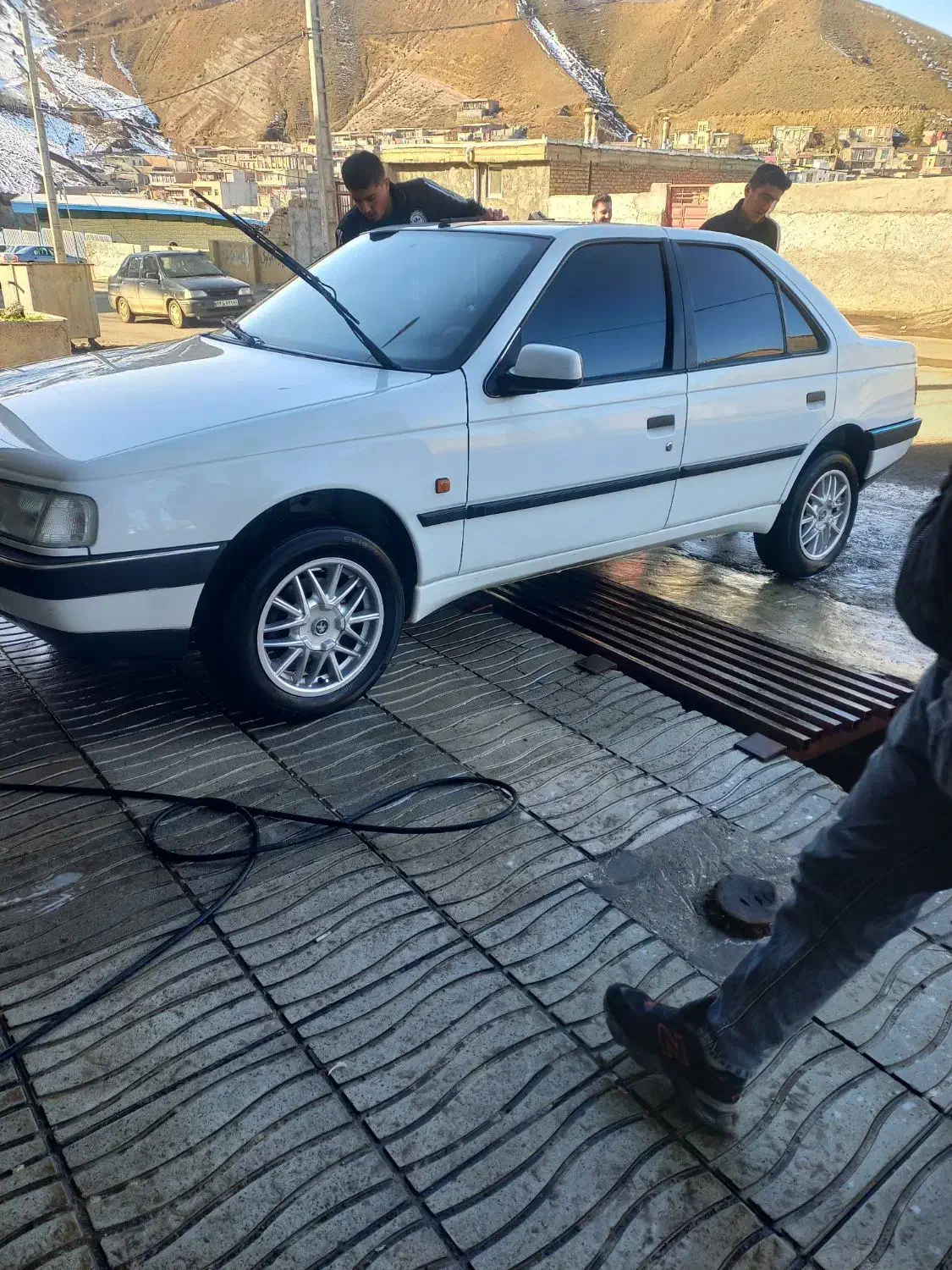 ماشینپژو۴۰۵مدل۸۵اوتاغتعویز۴۰۴|خودرو سواری و وانت|رشت, کوی حسینی|دیوار