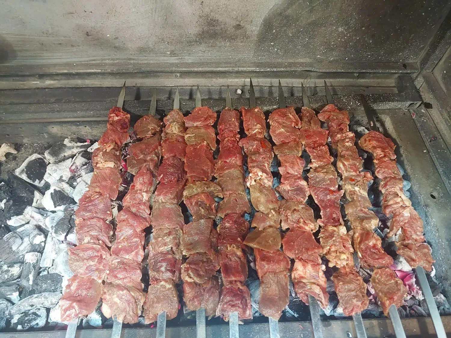 کباب پز آقا و سالندار خانم|استخدام خدمات فروشگاه و رستوران|رشت, جهاد|دیوار