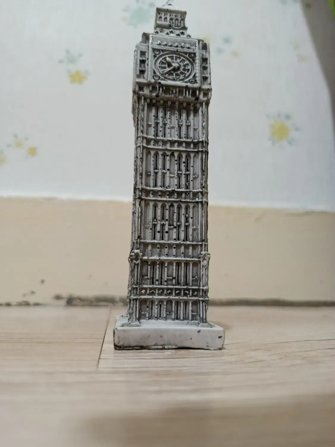 ساعت بیگ بن بدون خط و خش سالم|مجسمه، تندیس، ماکت|اهواز, ۲۰۰دستگاه|دیوار