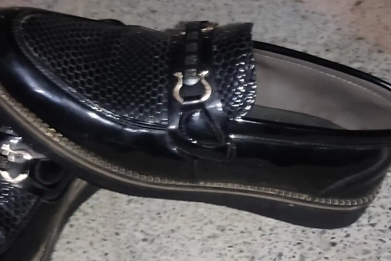 توجه دوعدد کفش درحد نوسایز 41و42،.|کیف، کفش، کمربند|شیراز, کوشک میدان|دیوار