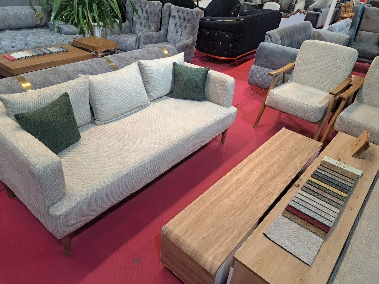 استخدام رویه کوب و زیر کار زن|استخدام صنعتی، فنی، مهندسی|خمینی‌شهر, |دیوار