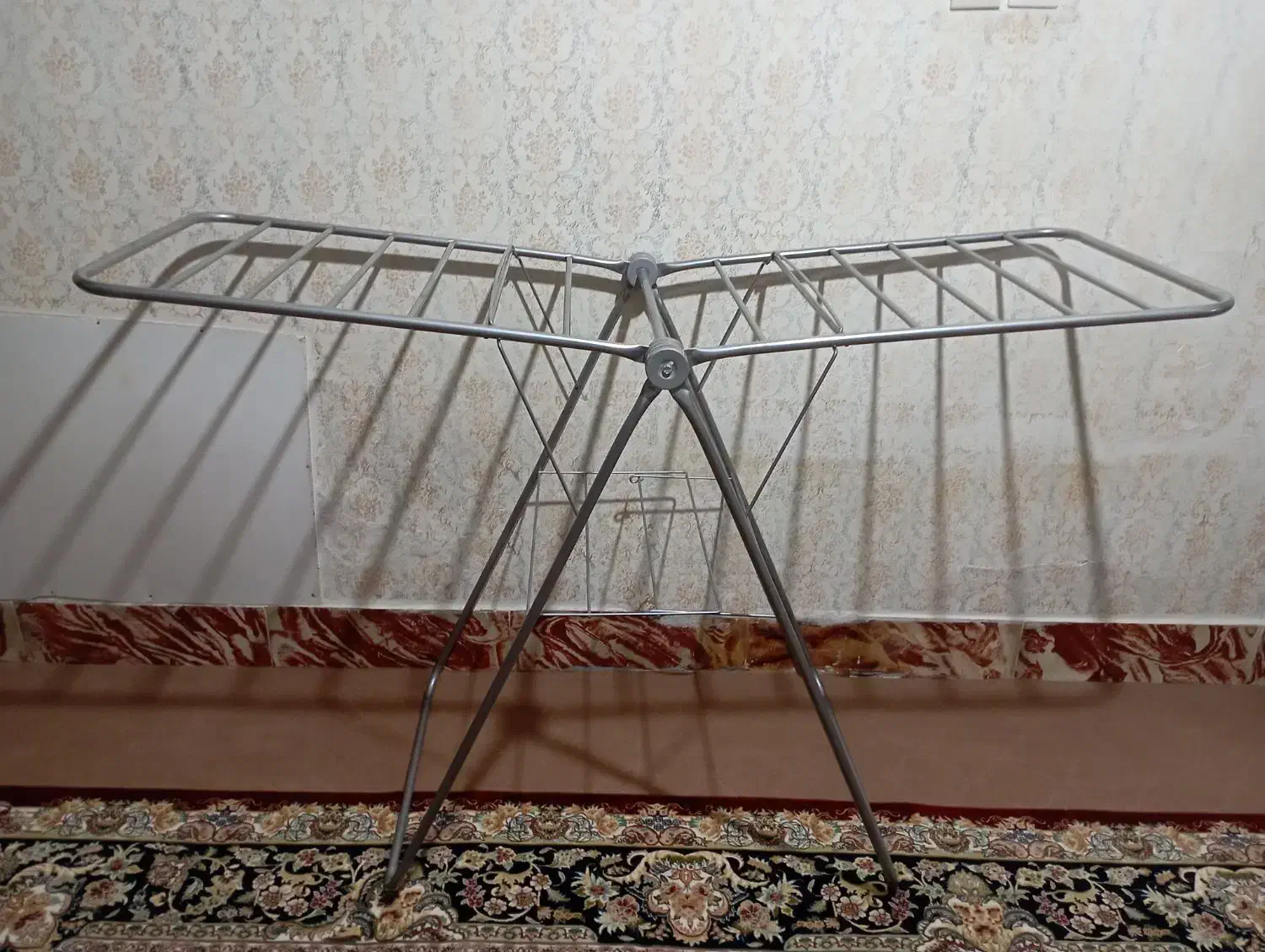 بند رخت|بندرخت و رخت‌آویز|کرمانشاه, |دیوار