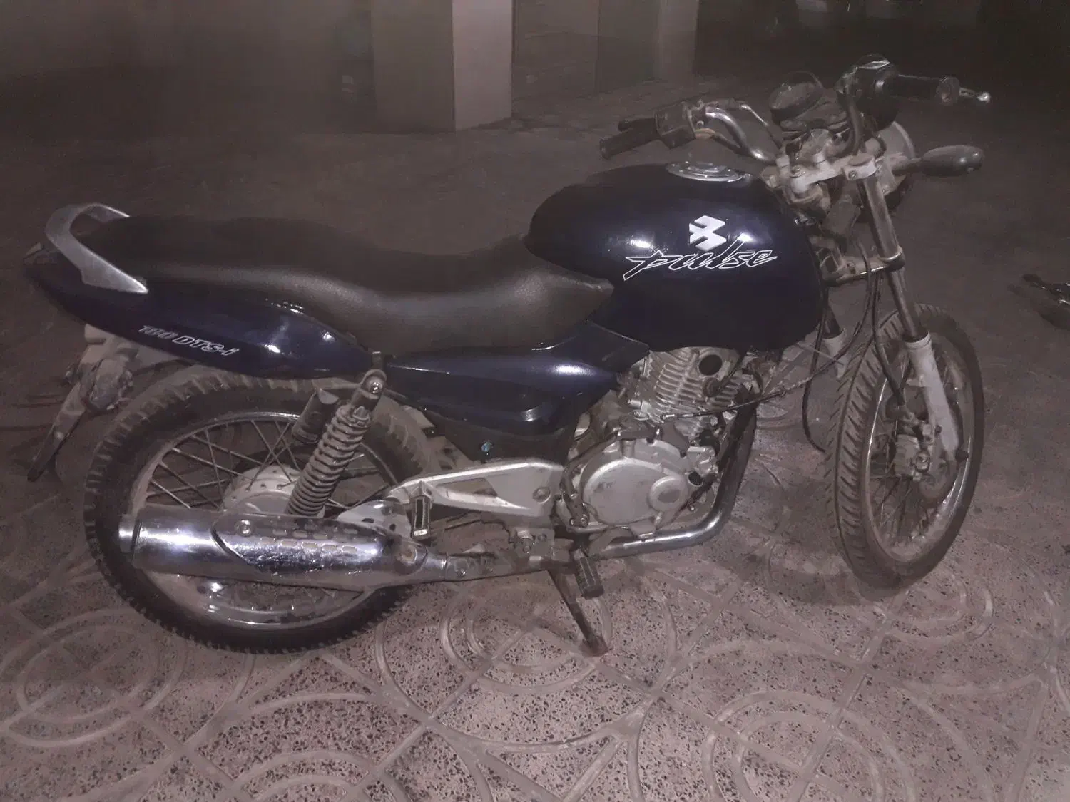 پولسار 84 دوشمع ابی کاربنی|موتورسیکلت|اندیشه, اندیشه فاز ۱|دیوار