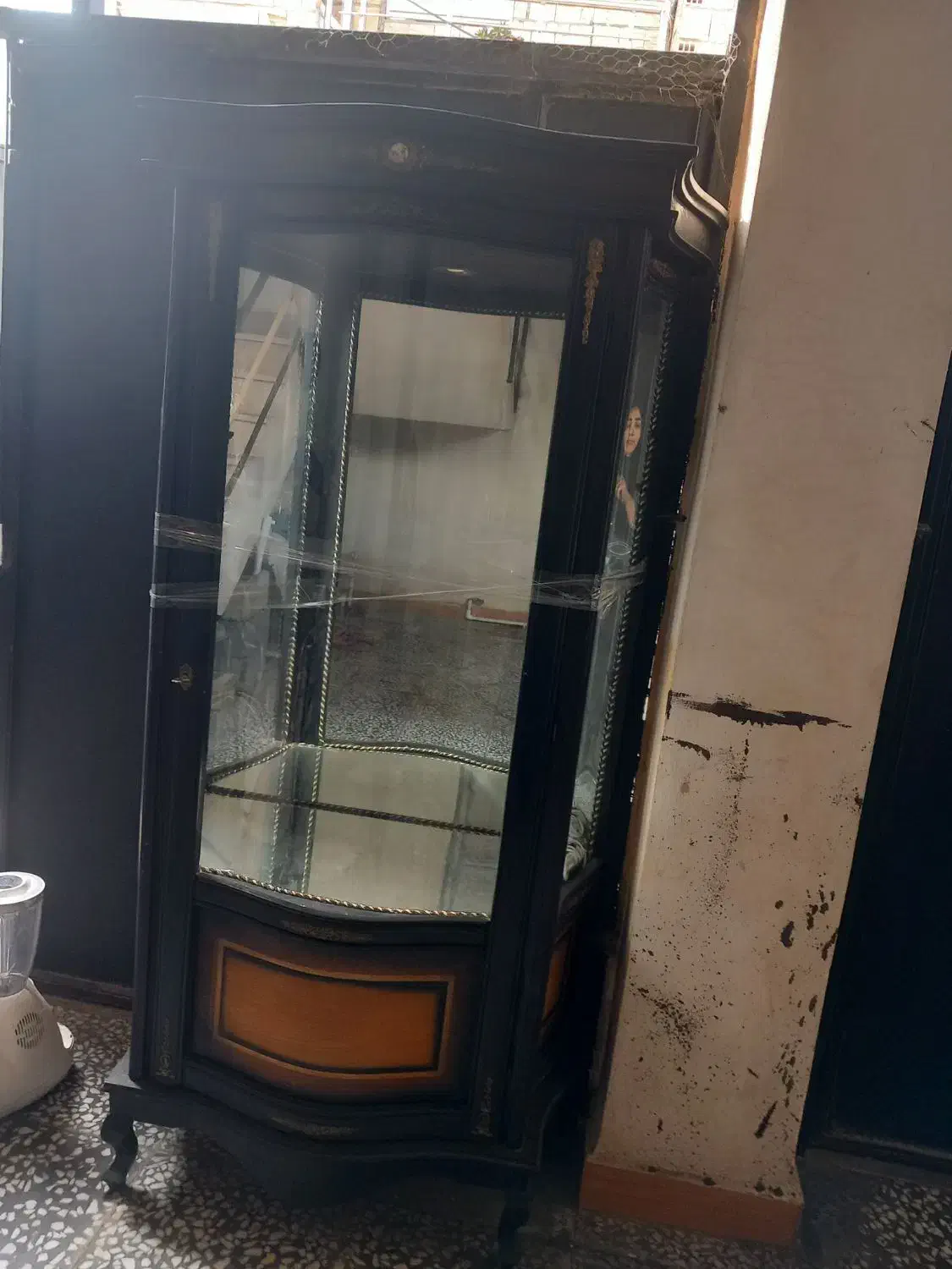 ویترین  بسیار تمیز  برای فروش|بوفه، ویترین، کنسول|رشت, پل تالشان|دیوار