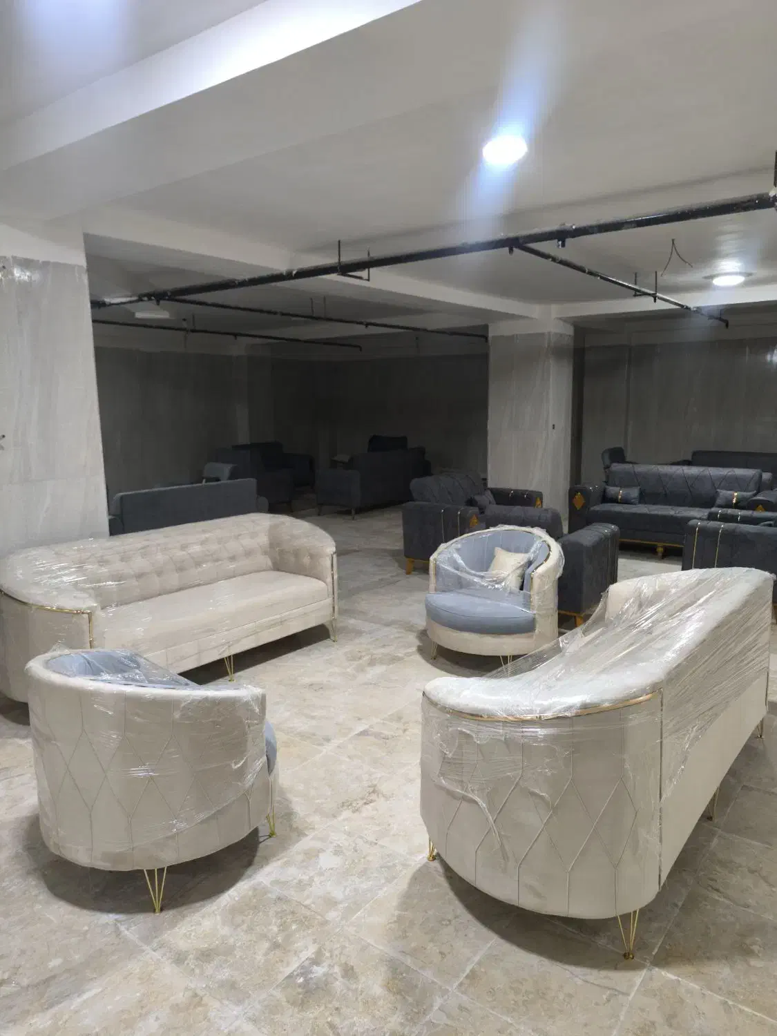 مبل هشت نفره مدل صدفی+ میز جلو مبلی هدیه|مبلمان خانگی و میز عسلی|چابهار, |دیوار