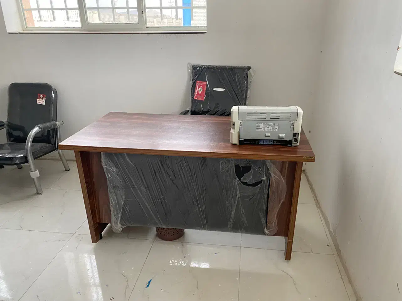 ست میز و صندلی اداری نو|دفتر کار|شاهین‌شهر, خانه کارگر|دیوار