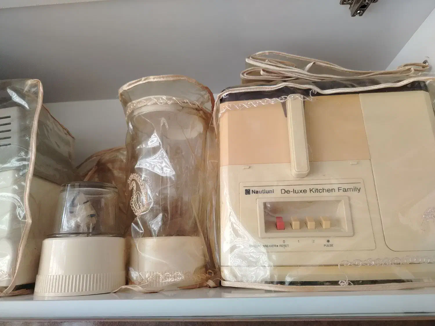 تعدادی وسیله برقی|خردکن، آسیاب، غذاساز|بیرجند, |دیوار