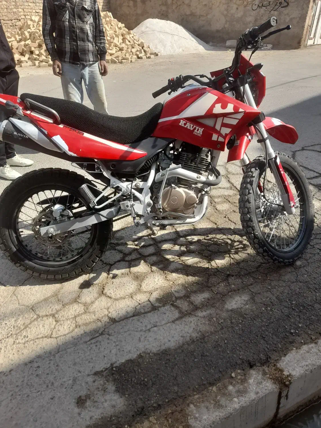موتورشاسی بلند همش توخانه بوذه کاربراتورقدریتی نو|موتورسیکلت|مرودشت, کناره|دیوار