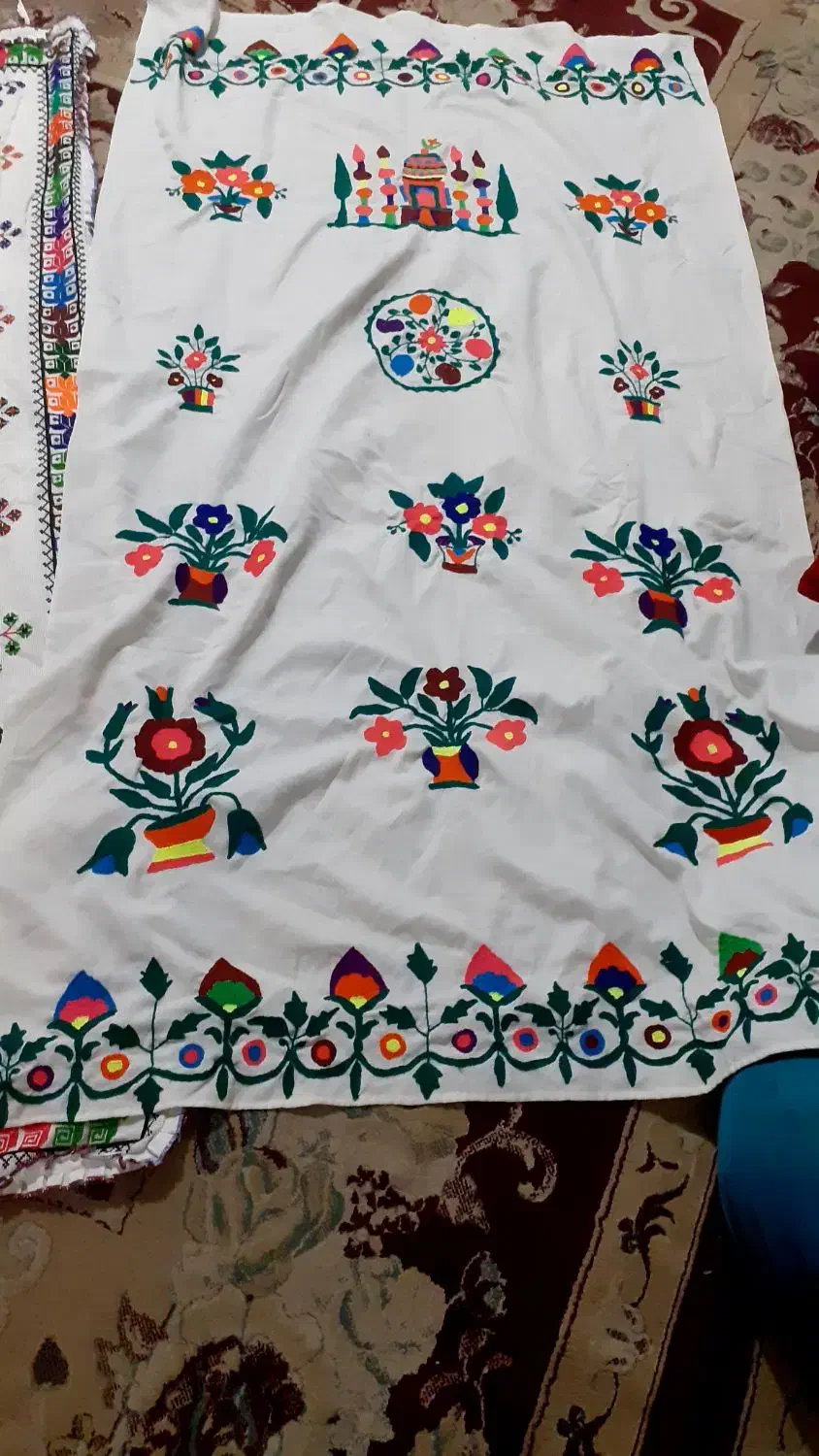 دوعدد پرده گلدوزی|سرویس روتختی|علی‌آباد کتول, |دیوار