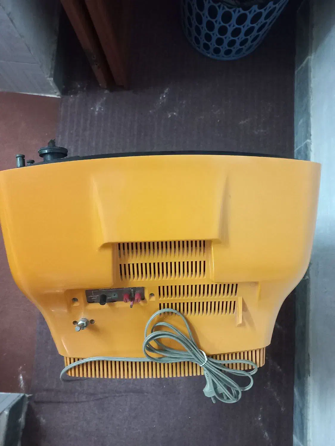 تلوزیون قدیمی سالم|تلویزیون و پروژکتور|رشت, یخسازی|دیوار