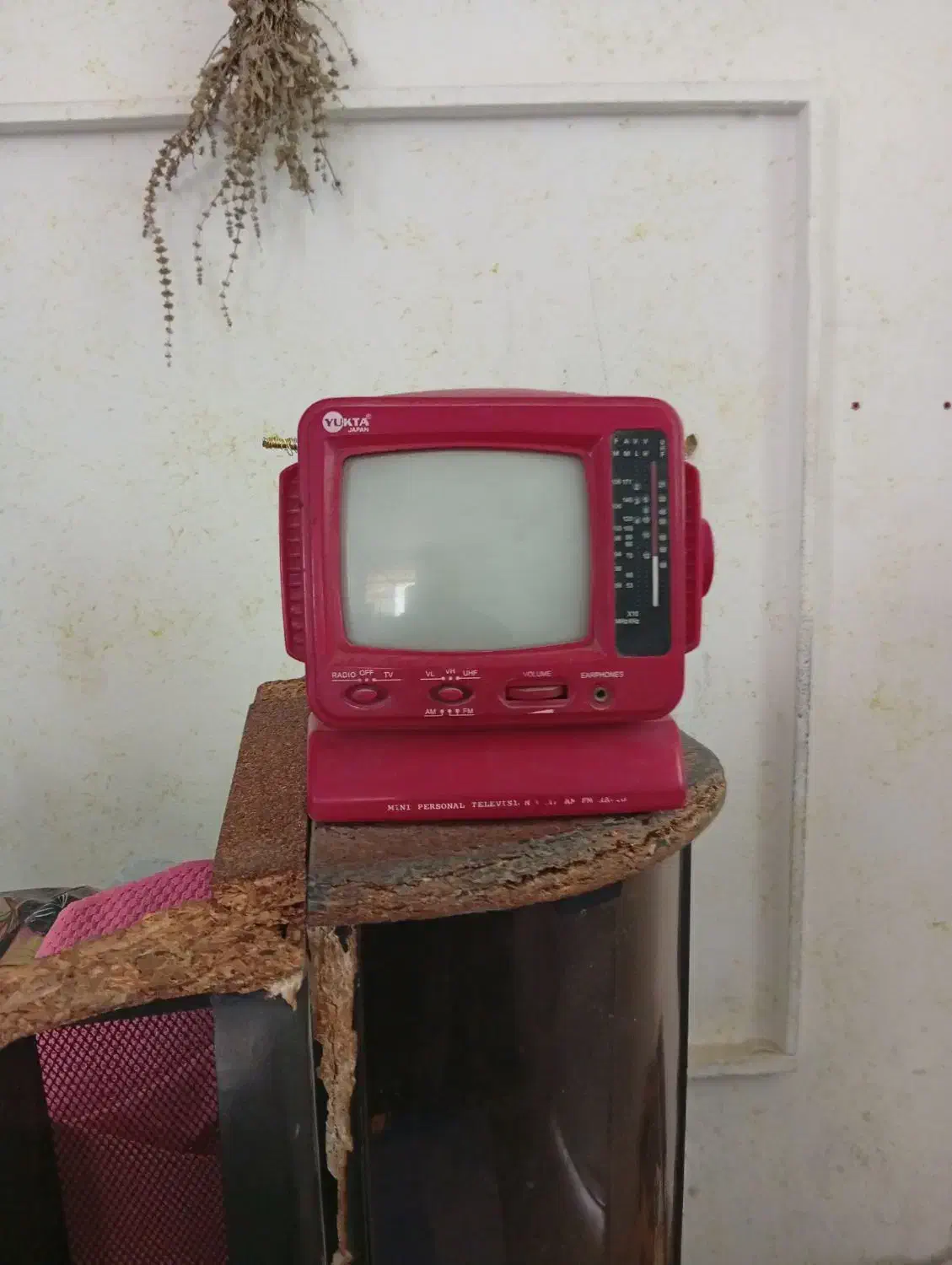 رادیو تلویزیون سالم  قدیمی کلکسیونی|کلکسیون اشیاء عتیقه|کازرون, |دیوار