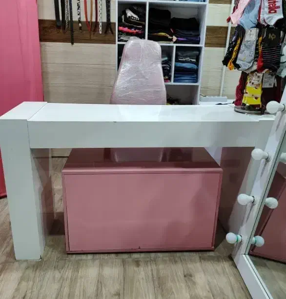 میز|میز تحریر و کامپیوتر|چمران, |دیوار