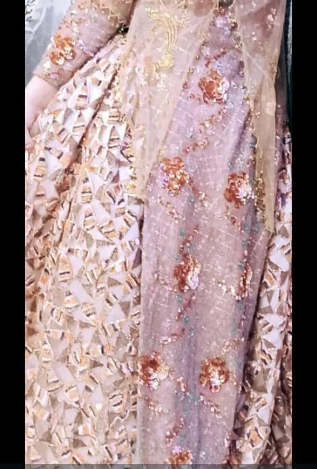 دوتا دست لباس محلی|لباس|آباده, |دیوار