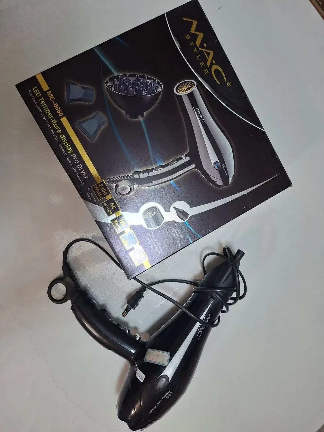 سشوار دسته دوم درحد نو قیمت ۲۰۰۰۰۰۰۰ ریال|آرایشی، بهداشتی، درمانی|خوانسار, |دیوار