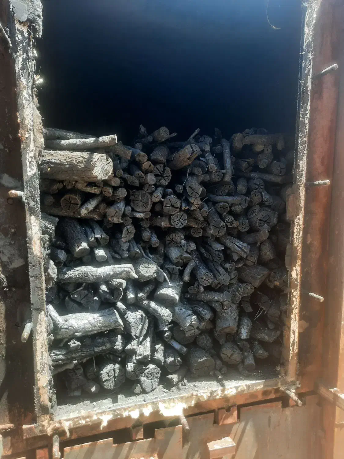 زغال کبابی درجه یک از چوب بادام|عمده‌فروشی|سامان, |دیوار