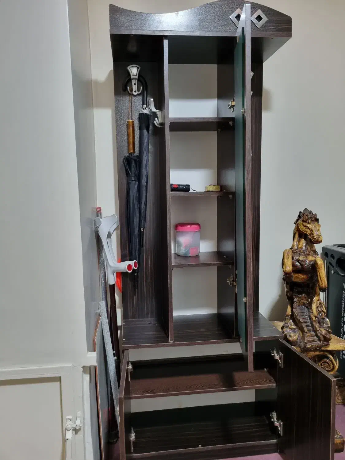 تخت و میز و صندلی|مبلمان خانگی و میز عسلی|دوگنبدان, |دیوار