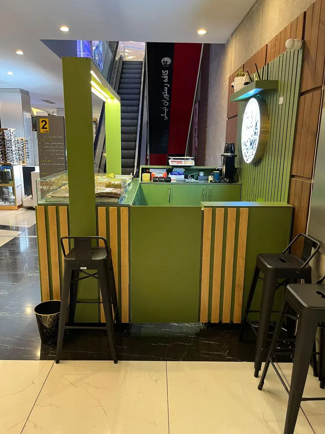 استخدام فروشنده شیرینیجات سنتی اقا حقوق بالا|استخدام بازاریابی و فروش|تهران, شهرک غرب|دیوار