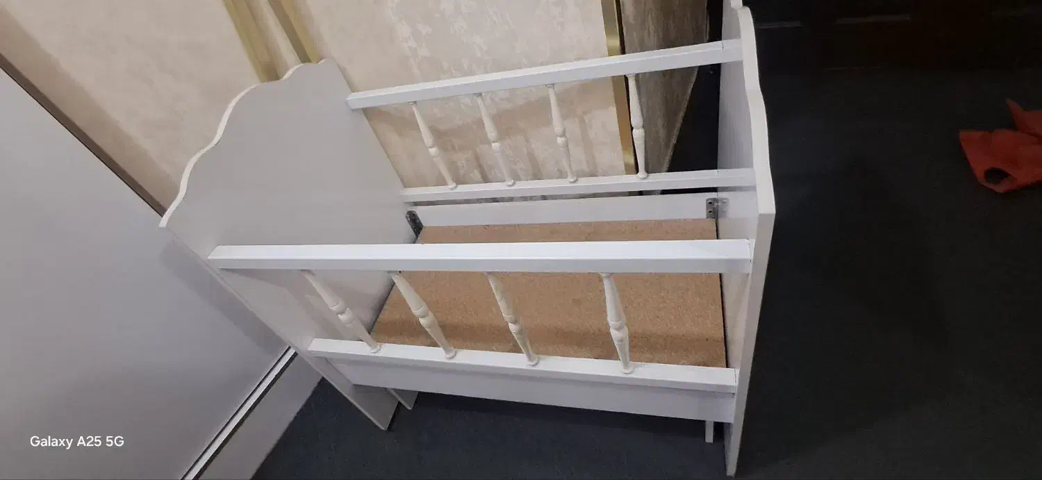 گهواره کودک در حد نو|تخت و صندلی بچه|میانه, |دیوار