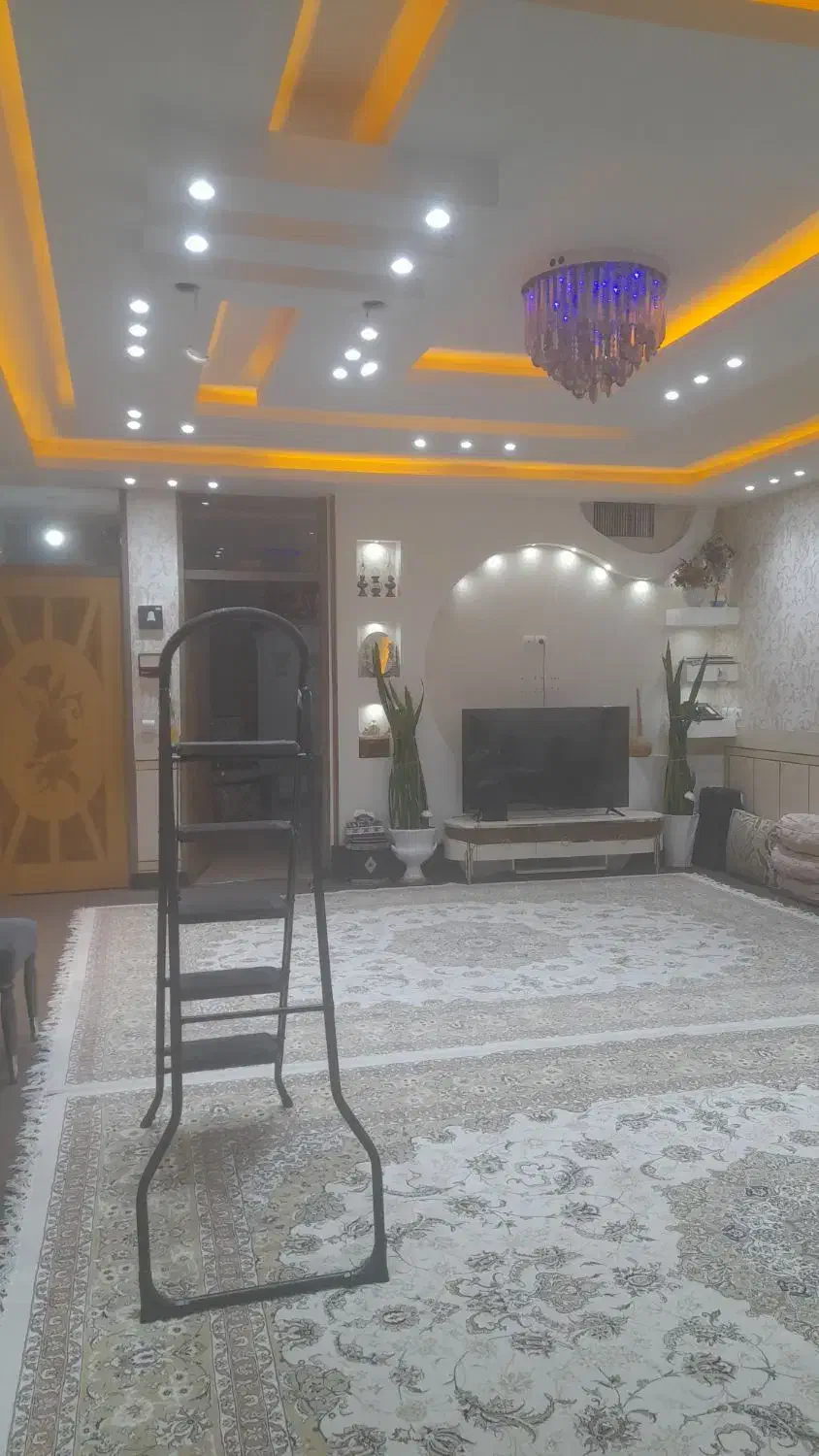 یک منزل شخصی به فروش میرسد|فروش خانه و ویلا|نجف‌آباد, قلعه سفید|دیوار