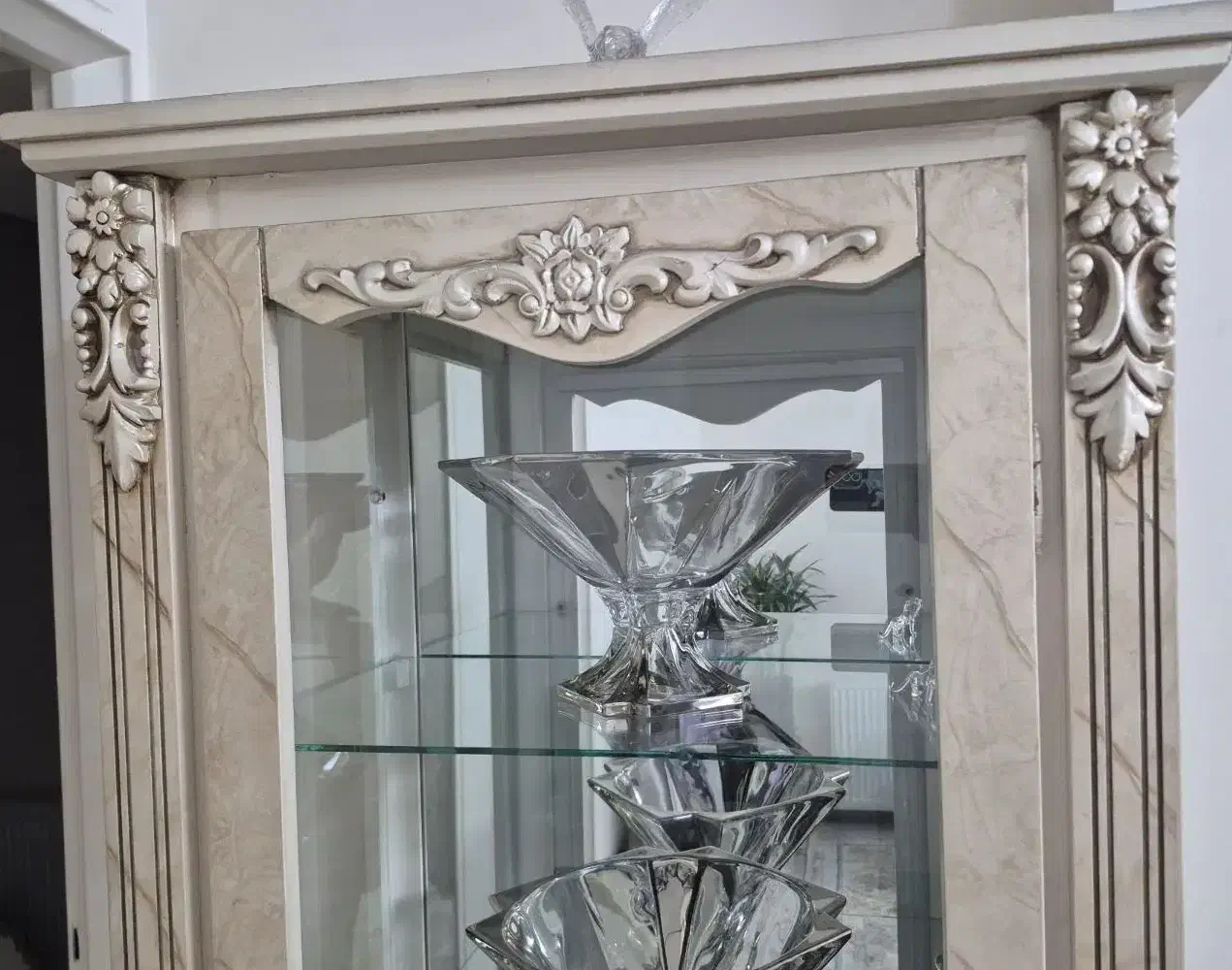 بوفه پتینه بدون خط و خش|بوفه، ویترین، کنسول|تهران, دهم فروردین|دیوار