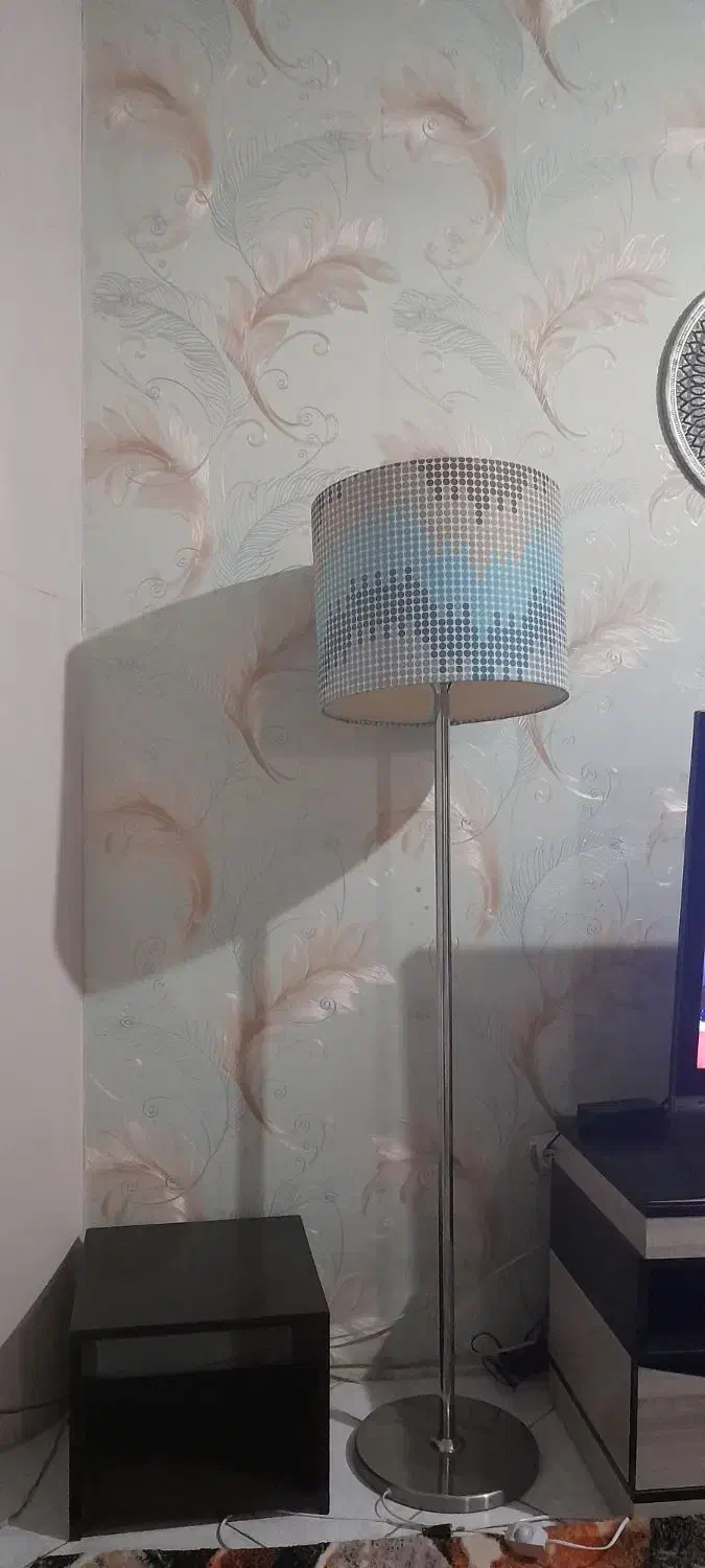 آباژورایستاده|چراغ خواب و آباژور|تهران, علم و صنعت|دیوار