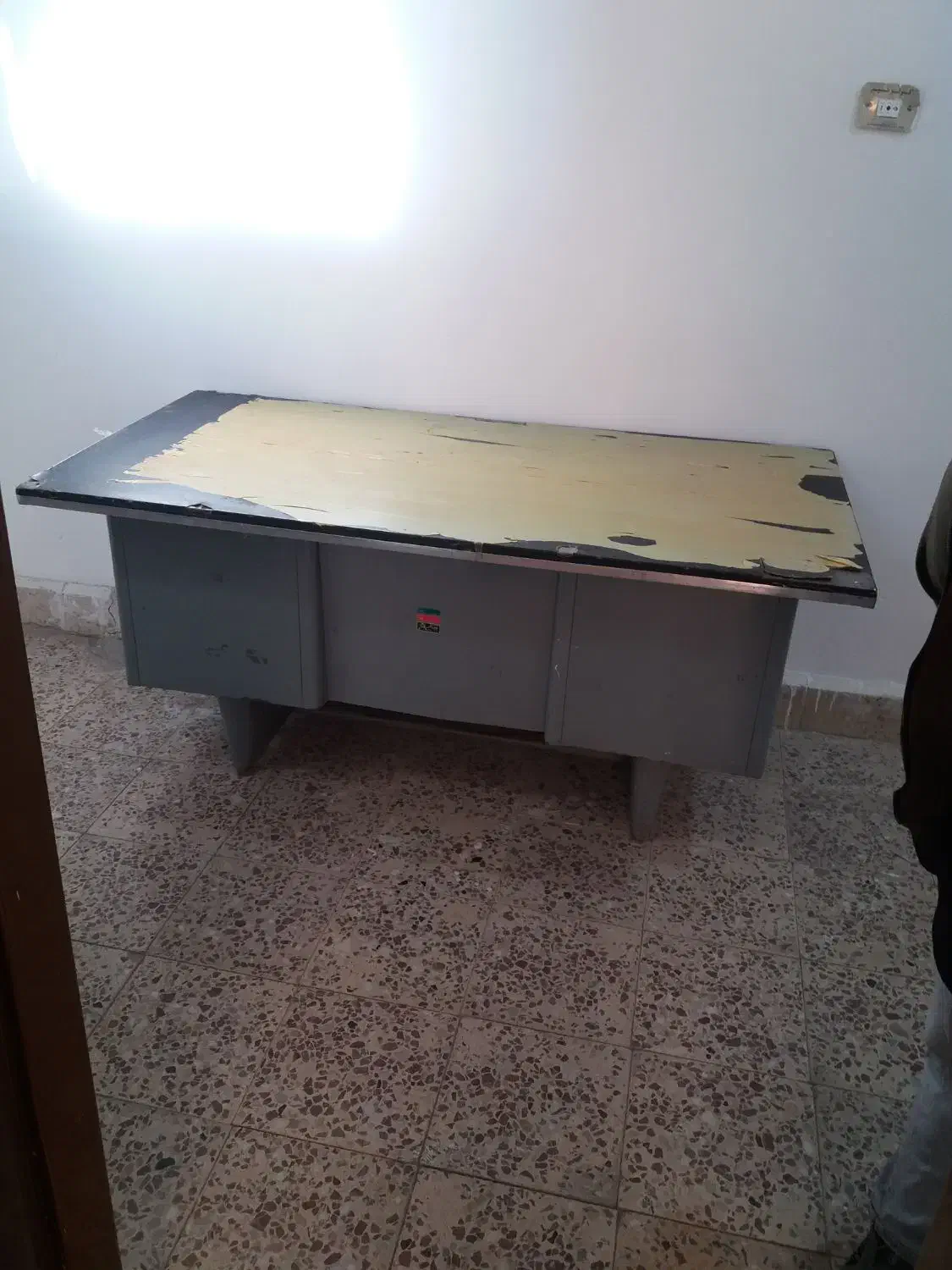 فروش تعدادی میز و صندلی قدیمی|دفتر کار|سنندج, |دیوار