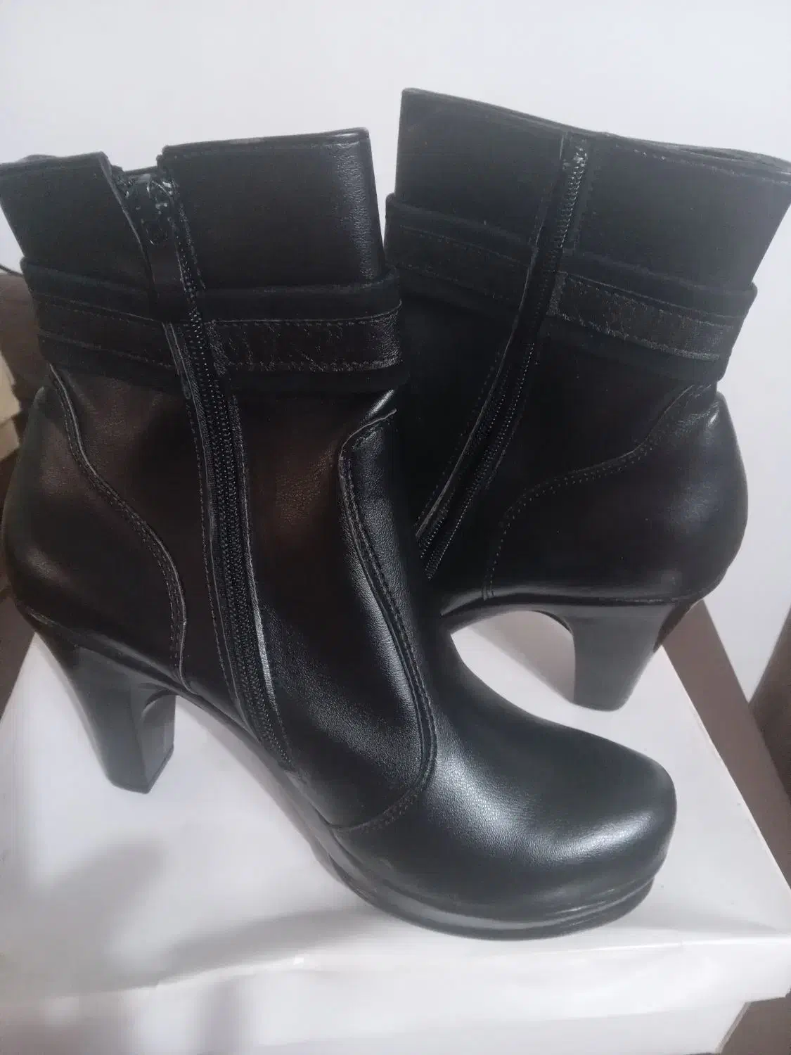 پوتین زنانه|کیف، کفش، کمربند|رشت, گلزاران|دیوار