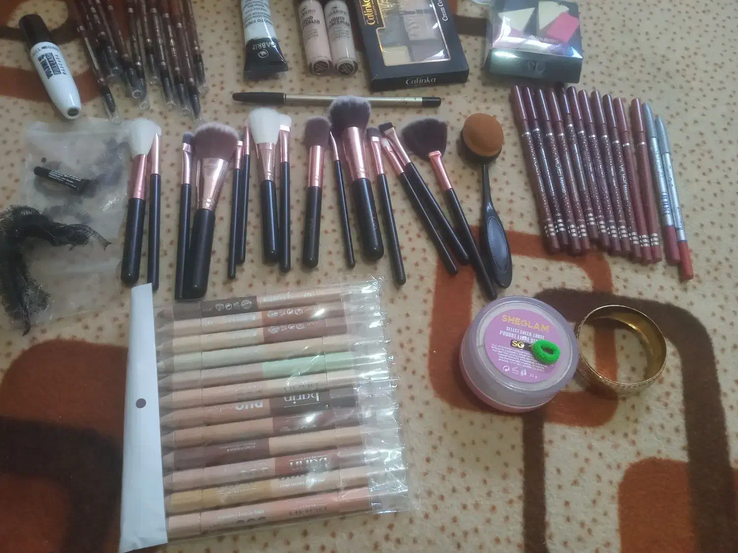 یکسری وسایل آرایش|آرایشی، بهداشتی، درمانی|قروه, |دیوار