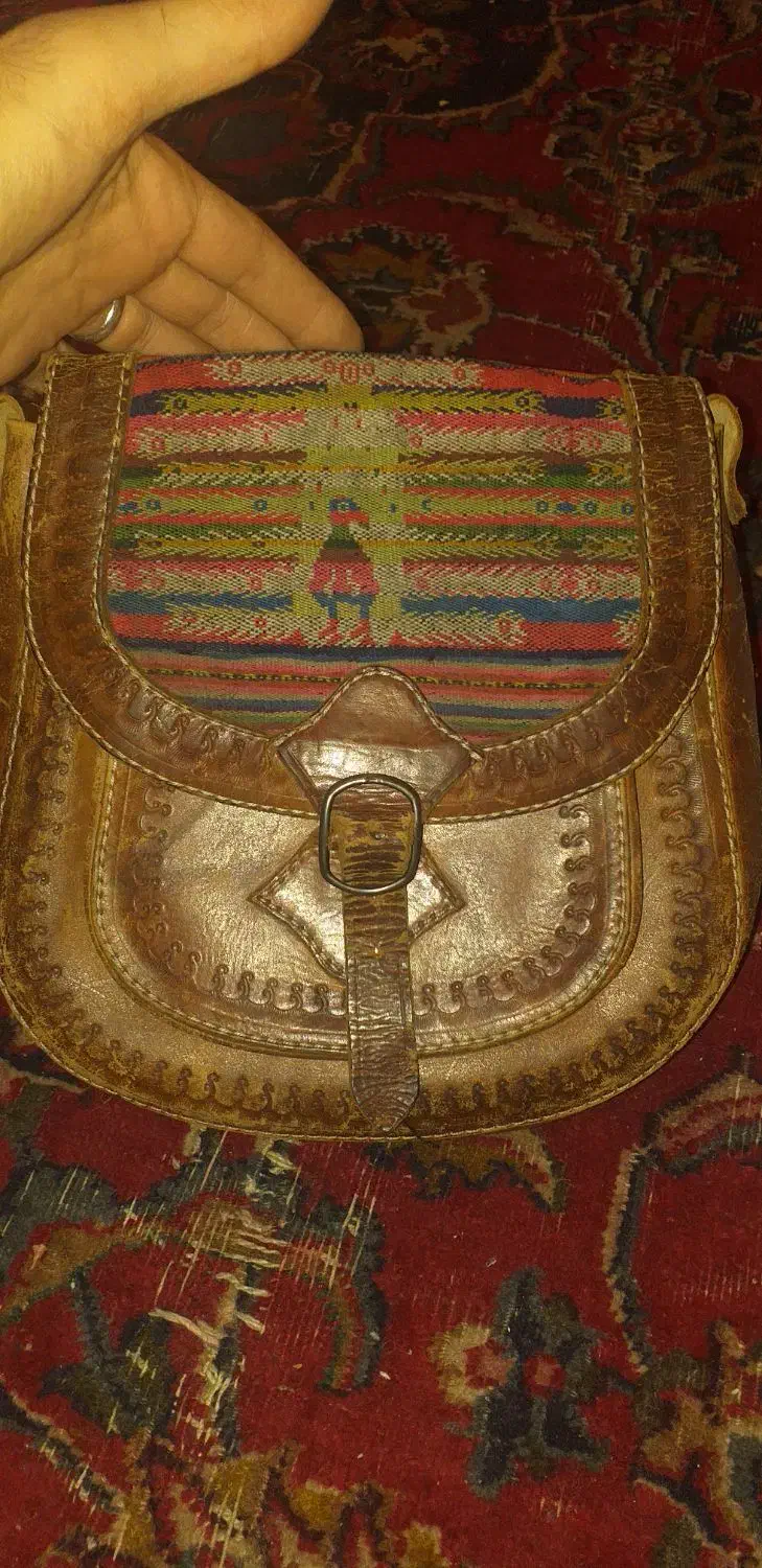 کیف قدیمی چرم|کلکسیون اشیاء عتیقه|تبریز, |دیوار