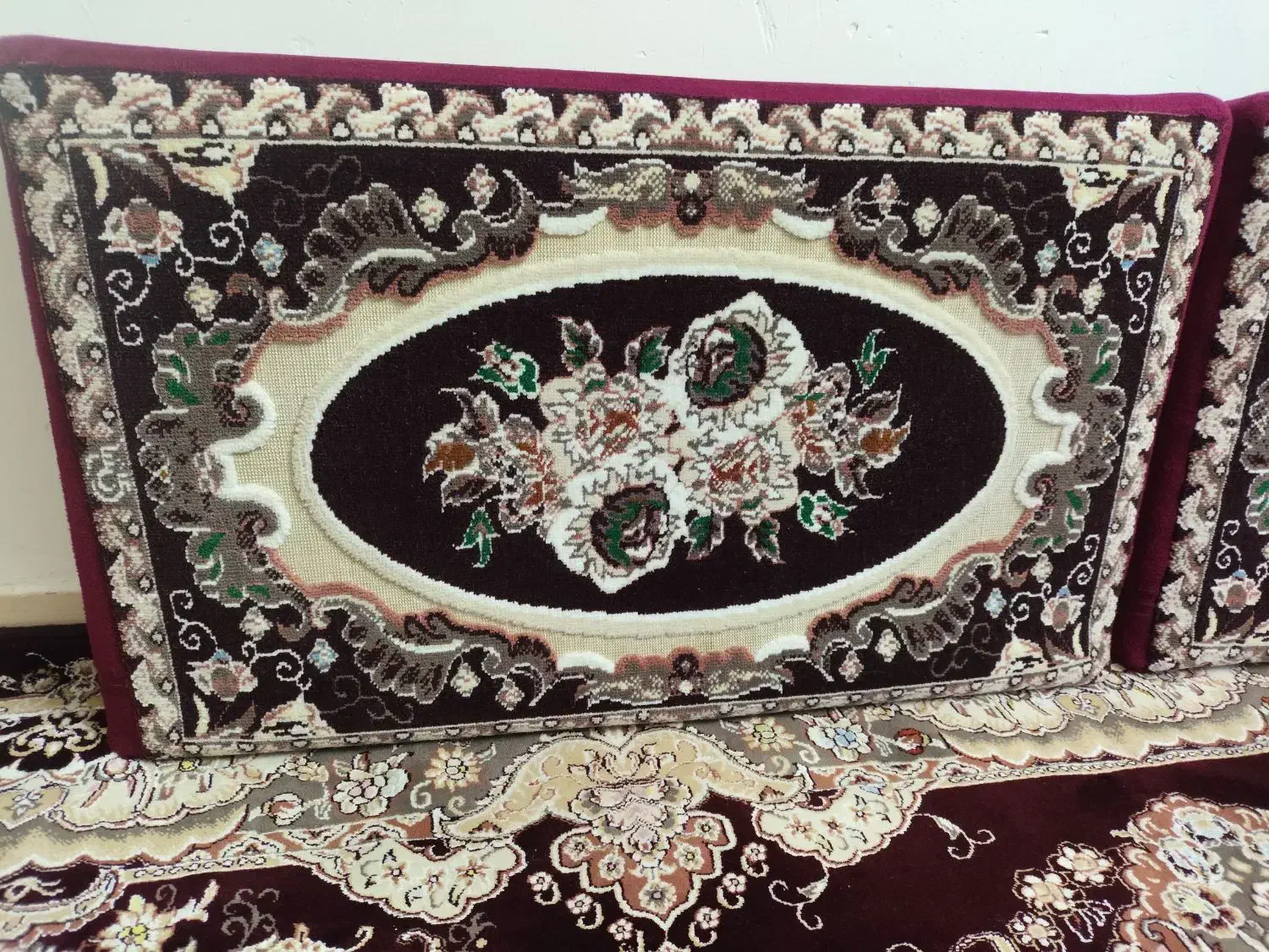 دوجفت پشتی سالم در حد نو|پشتی|قیامدشت - خاورشهر, |دیوار