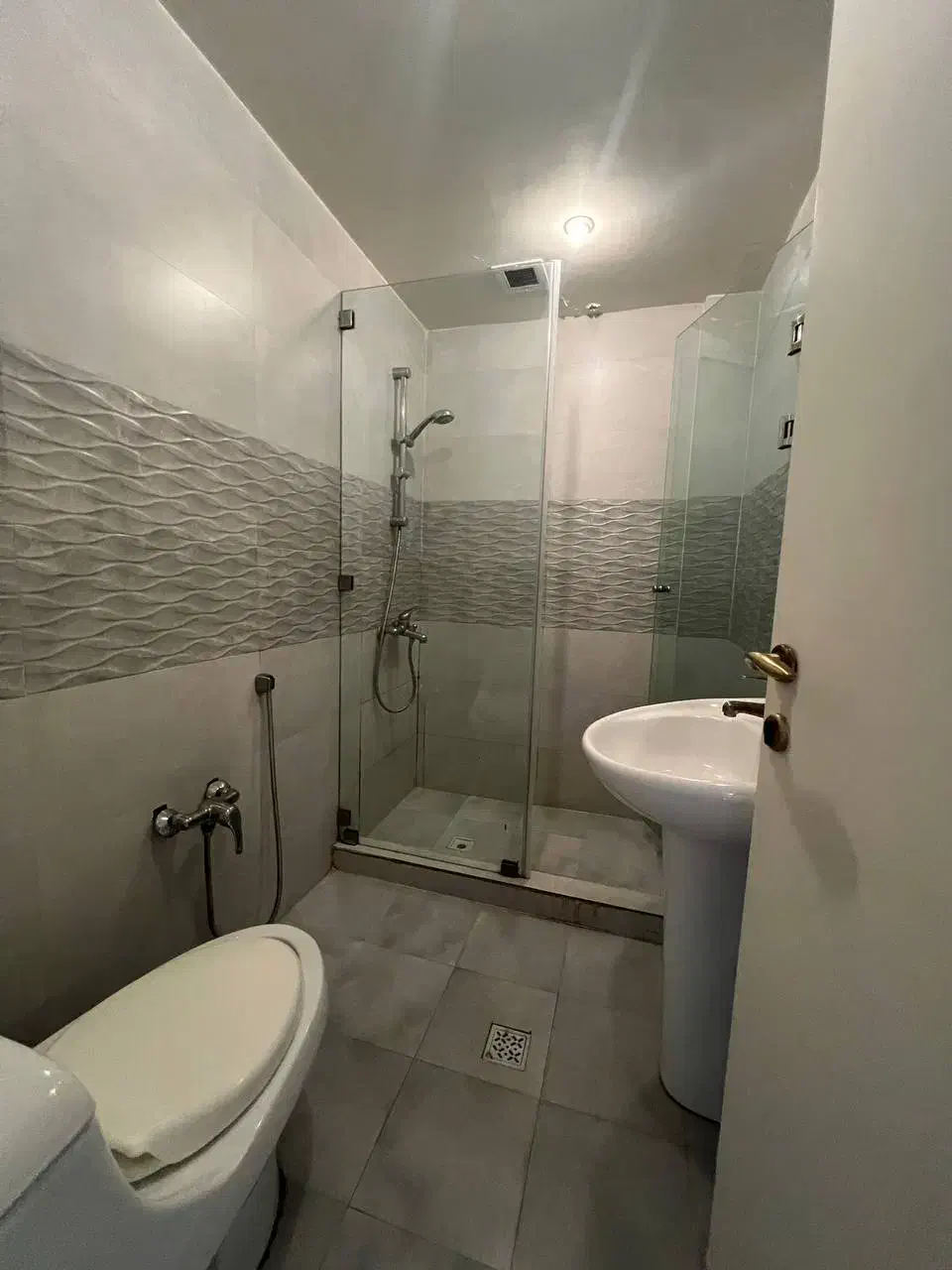 100 متر دو خوابه توانیر