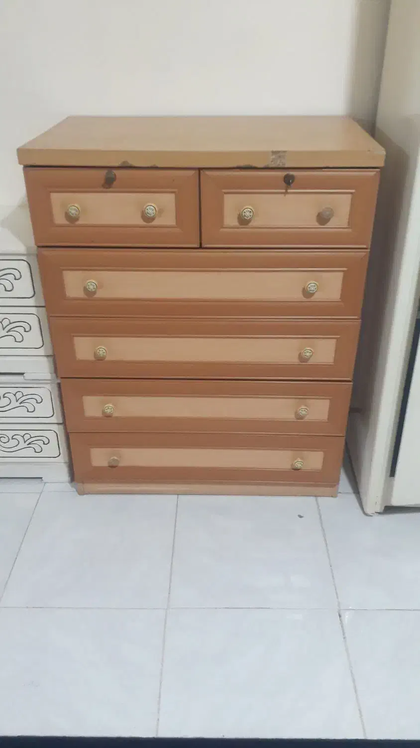 دلاور و میز تلویزیون وپا تختی|میز تلویزیون|اراک, |دیوار