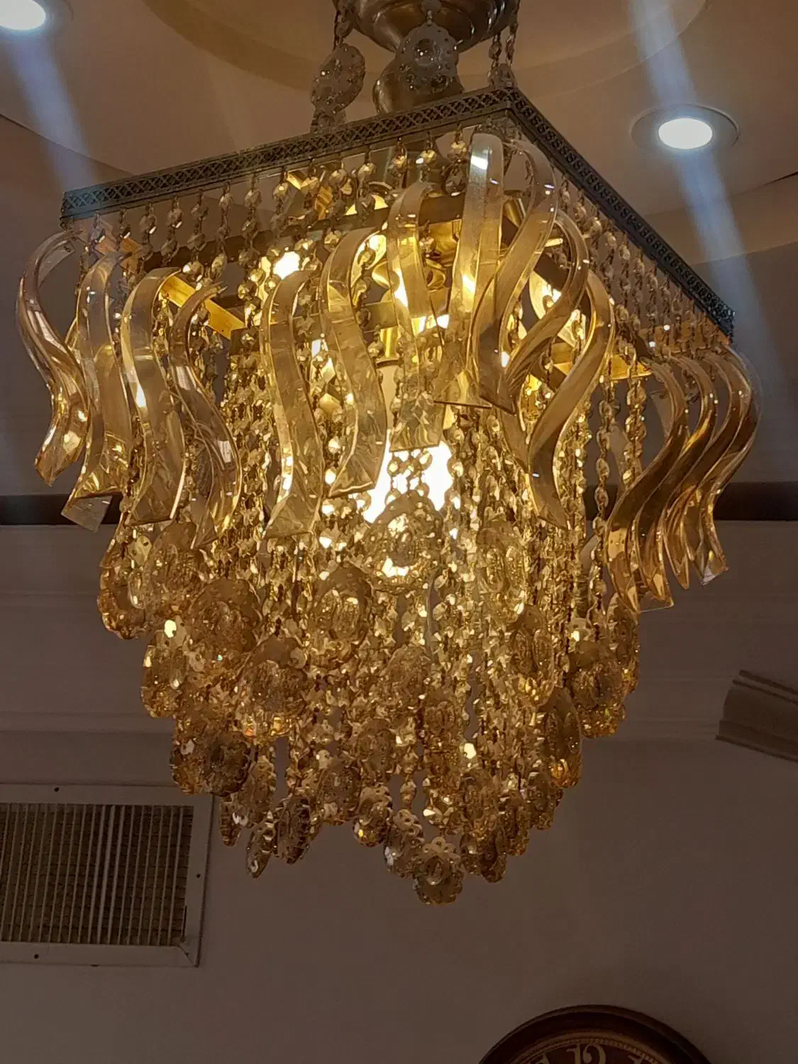 لوسترآویزان پذیرایی خیلی شیک|لوستر و چراغ آویز|کاشان, فاز ۲ ناجی آباد|دیوار