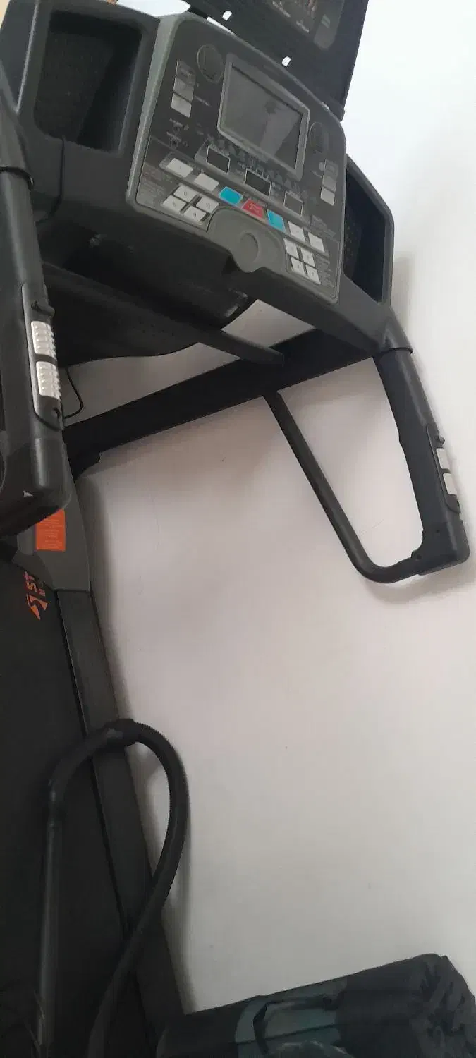 سلام یک عددصندلی ماساژ وتردمیل|تجهیزات ورزشی|اصفهان, بهارستان|دیوار