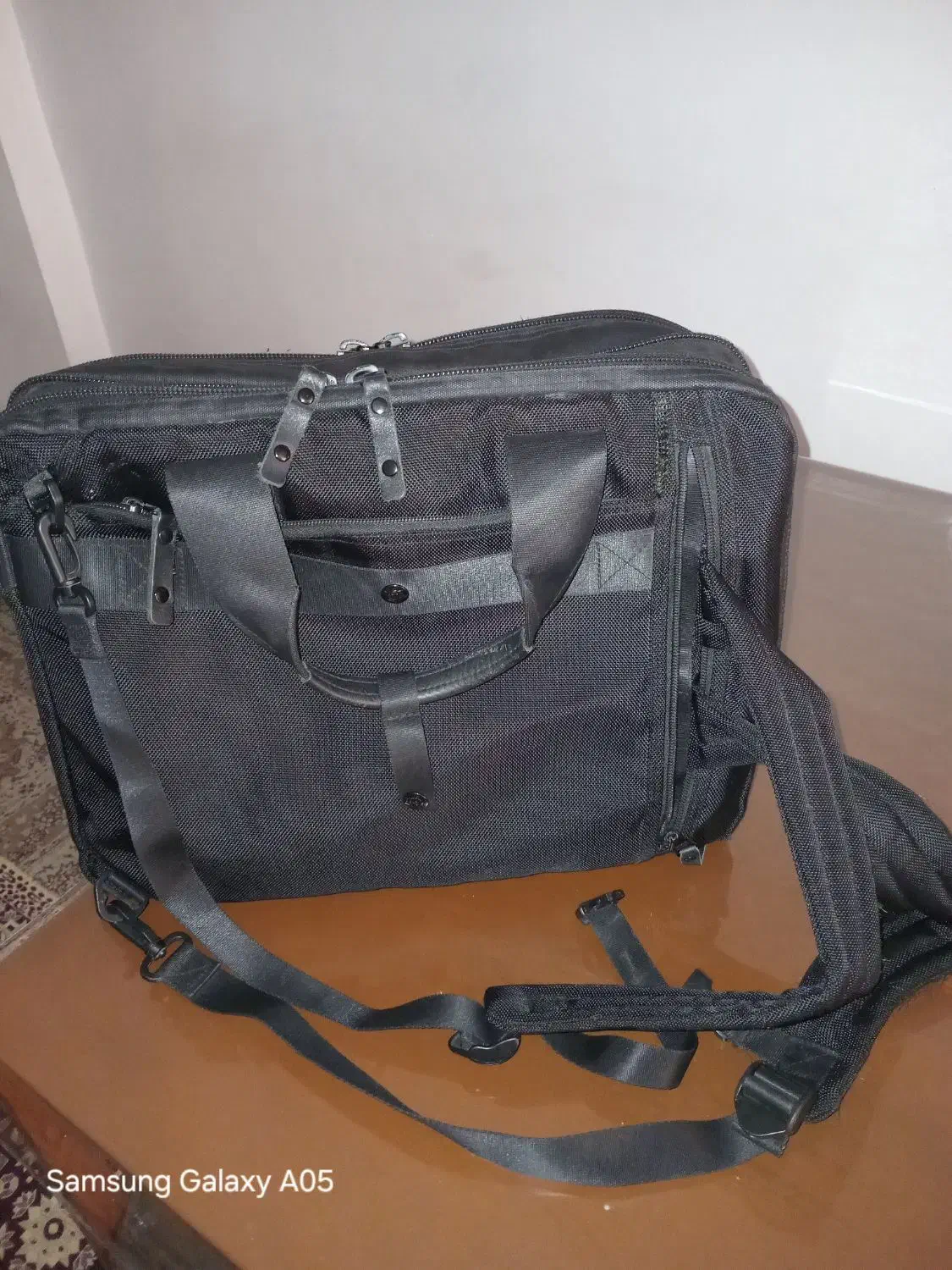 کیف لب تاب|کیف، کفش، کمربند|ری, منصوریه منگل|دیوار