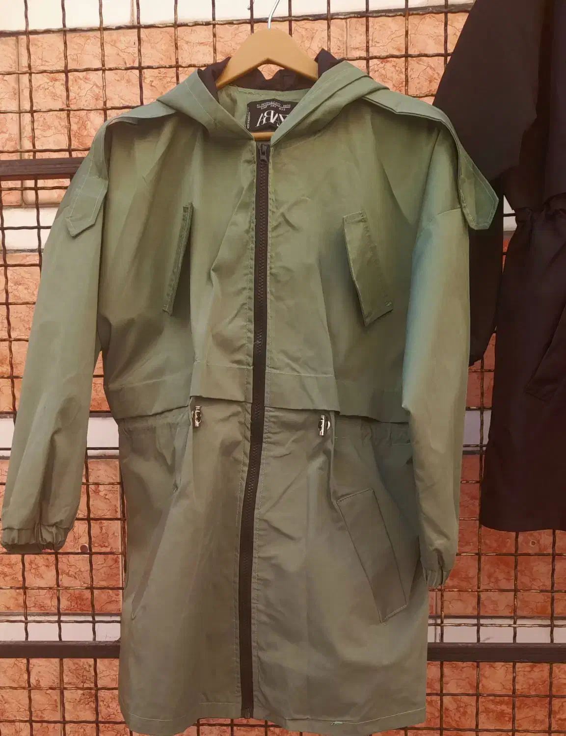 کاپشن و بارونی کاملا نو|لباس|دماوند, گیلاوند|دیوار