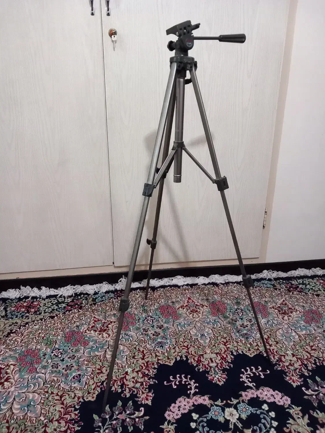 پایه دوربینSOLIDEX|دوربین عکاسی و فیلم‌برداری|کرج, دهقان ویلا|دیوار